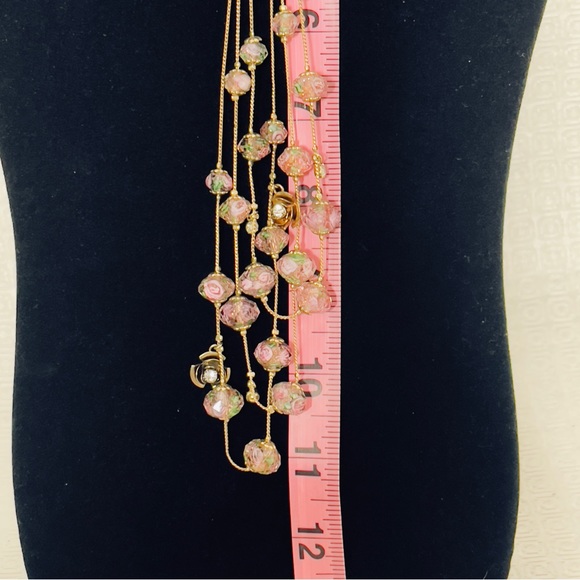 NWT Betsey Johnson Tzarina Cascade Rose Beaded Necklace On A Tri Gold Tone Chain - Picture 4 of 10